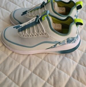 Clove Aeros Camo Sneakers